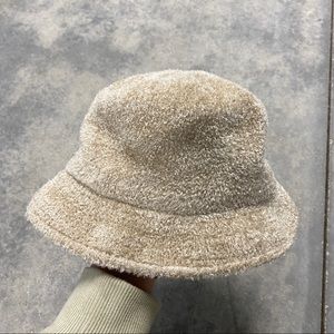Y2k tan cream bucket hat fuzzy OS